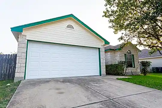 109 Meadowside Dr Photo 2
