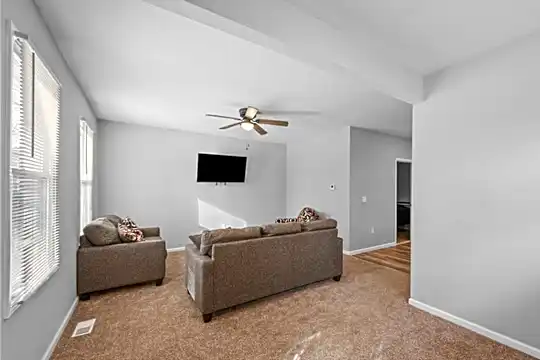 3812 Archwood Ave Photo 2