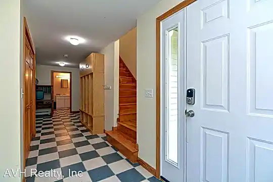 206 Atlantic St Photo 2