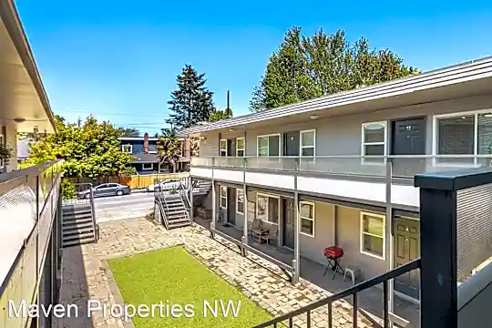 1201 S Cloverdale St Photo 2