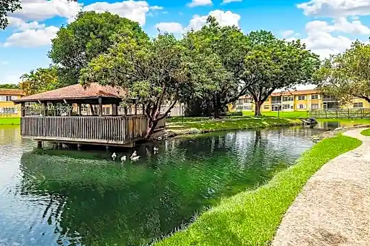 5120 SW 40th Ave #27A Photo 2
