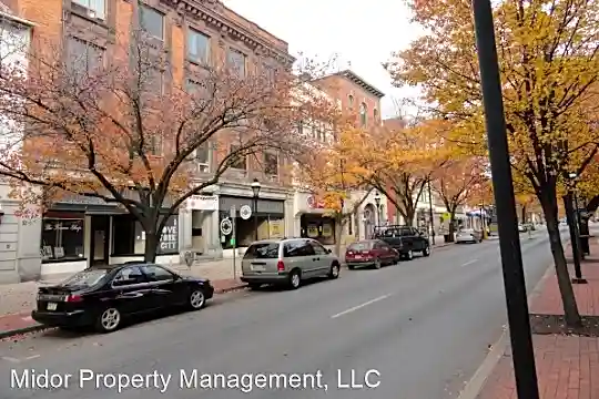 37 W Market St Photo 1