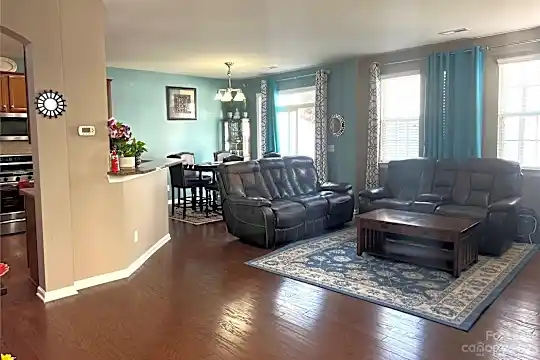 5422 Allison Ln Photo 2