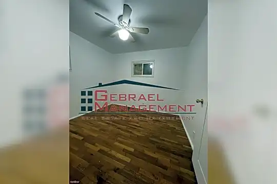 1156 Sutton Ave Photo 2