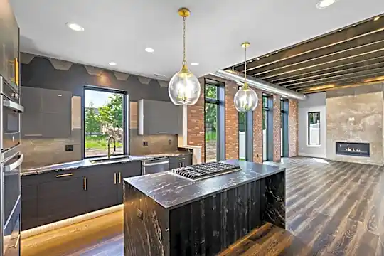 13-Kitchen.jpg