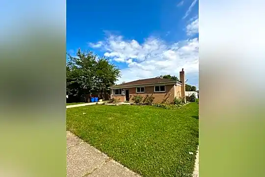 32630 Dowland Dr Photo 2