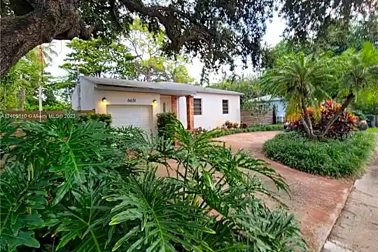 6631 SW 63rd Ct Photo 1