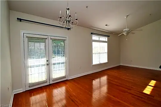 100 Sunset Cir Photo 2