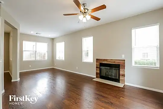 1009 Douglas Flat Place Photo 2