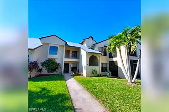 8514 Charter Club Cir #17 Photo 2