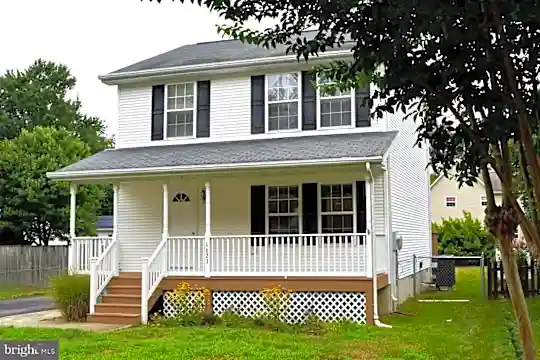 1623 Chesapeake Ln Photo 1