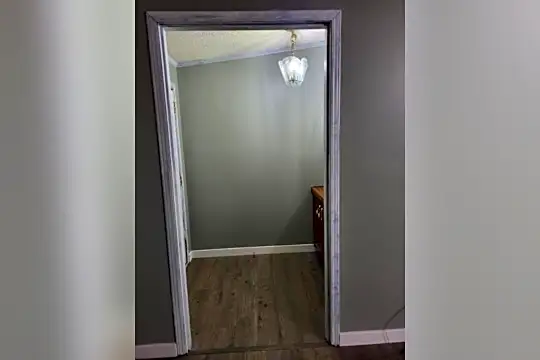 72 Georgia Way Photo 2