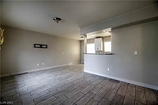 370 N 13th St #102 Photo 2