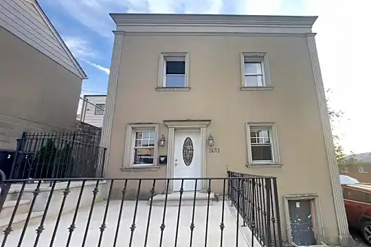 1433 68th St #1 Photo 1
