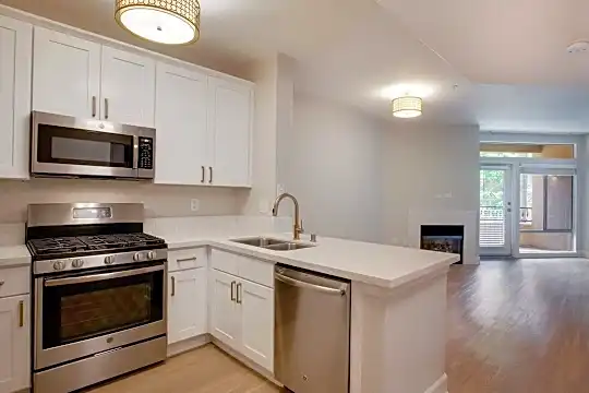 340 Hauser Blvd #4-118 Photo 1
