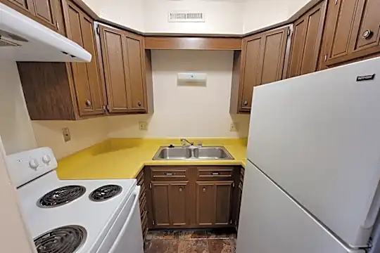 1215 Oakland Rd NE Photo 2