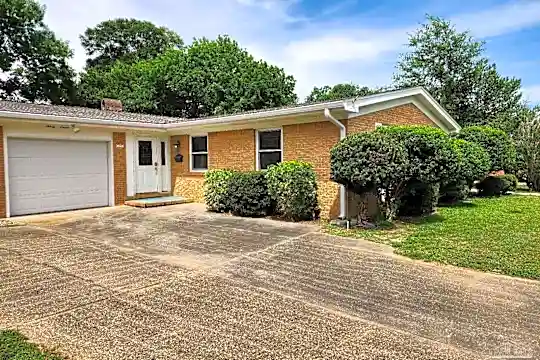 3710 Cherry Laurel Dr Photo 2