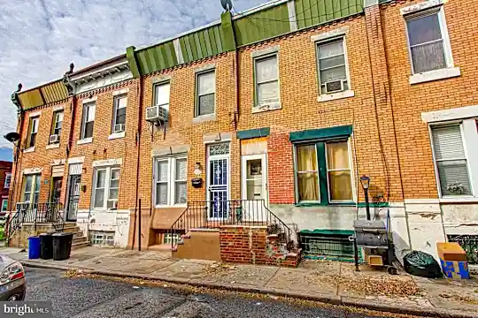 2608 N Hollywood St Photo 2