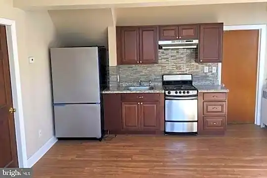 19 Elizabeth Ave Photo 2