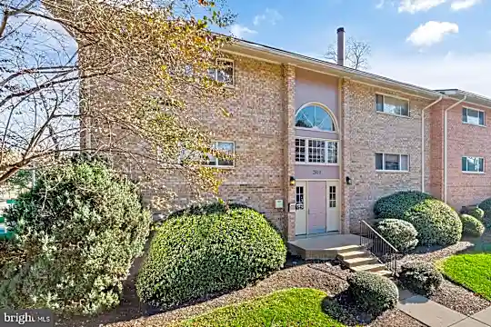 2819 Kalmia Lee Ct #302 Photo 2