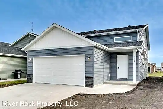 4546 18th St S Photo 1