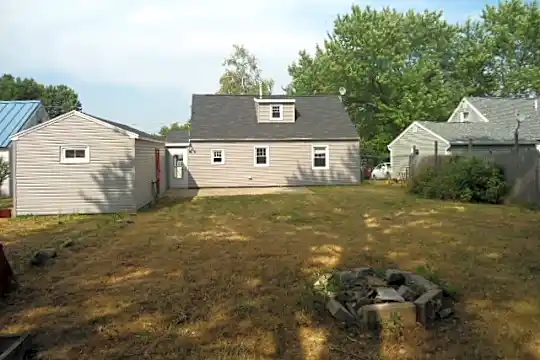 205 Pleasantview Dr Photo 2