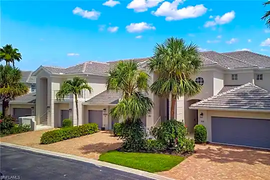 9520 Cypress Hammock Cir #102 Photo 1