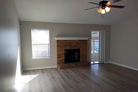 207 Westview Dr Photo 2