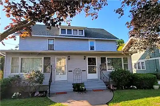 134 E Main St Photo 1