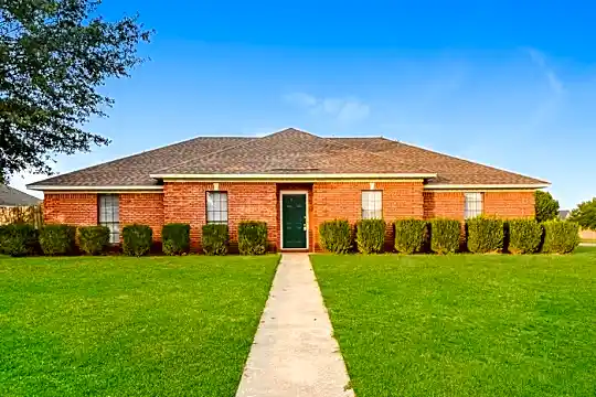 1829 Sanford Dr Photo 1
