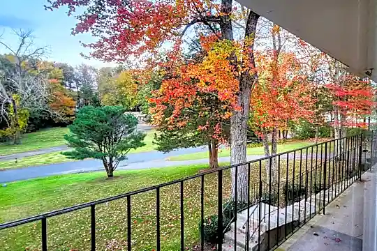 165 Mansion Rd Photo 2