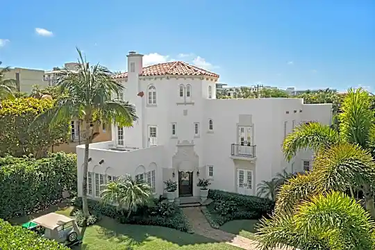 130 Brazilian Ave Photo 1