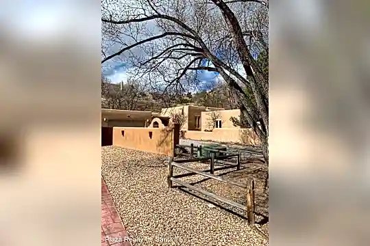 142 Valley Dr Photo 2