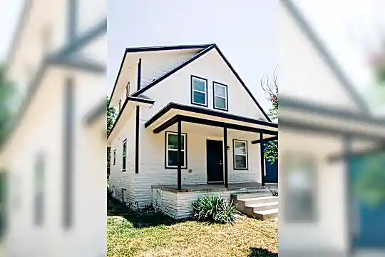 821 S Quaker Ave Photo 2