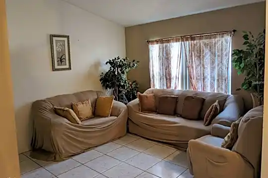1104 Camden Way Photo 2