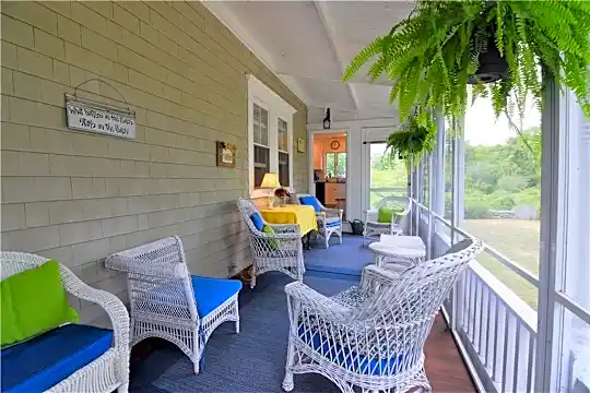 347 Paradise Ave Photo 1