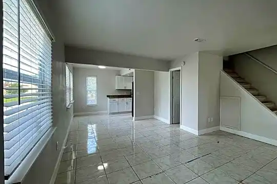646 Eldorado St Photo 2