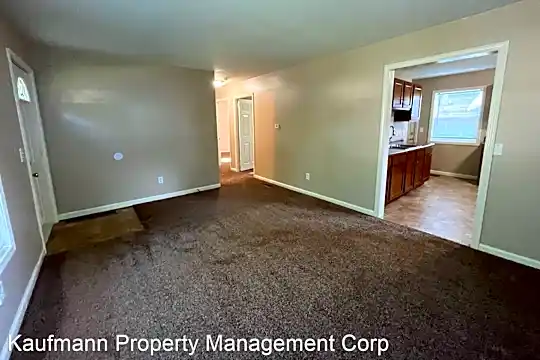 4827 Winter St Photo 2