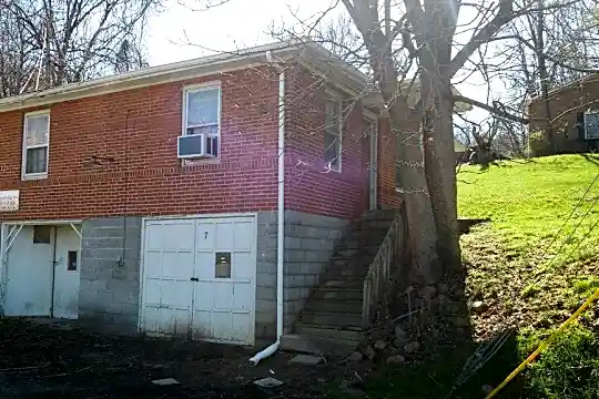 106 V I P Rd Photo 2