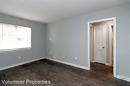 3301 Pinewood Ave Photo 2