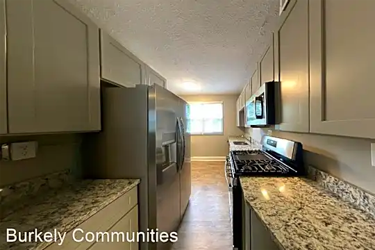25 Poinsettia Place Apartment Photo 2