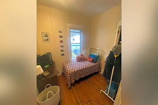 145 Lorentz St Photo 2