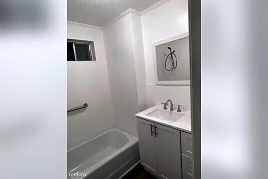415 Johnson St Photo 2