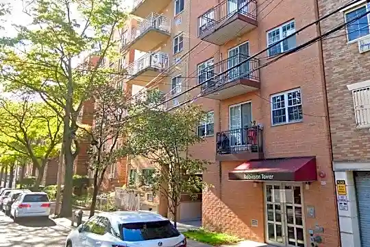 43-22 Robinson St #2B Photo 1