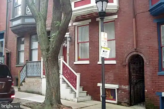 345 E Locust St Photo 1