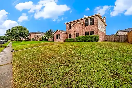732 Bray St Photo 2