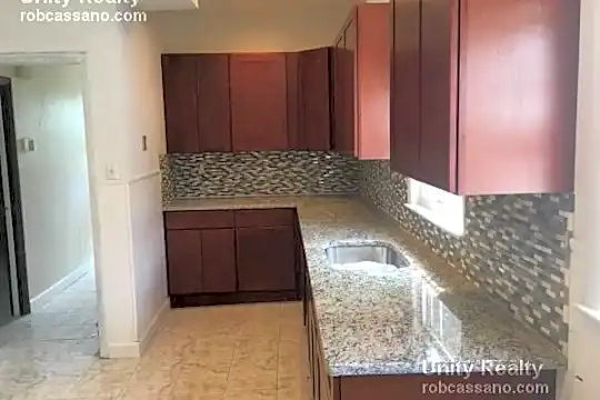 118 Summer St Photo 2