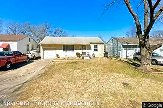 5935 E Newton Pl