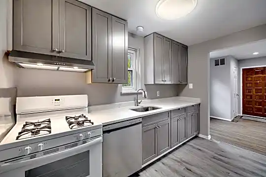302 Taylor Ave Photo 2