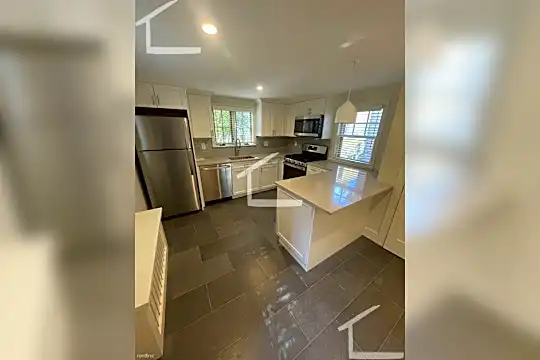 50 Franklin St Photo 2